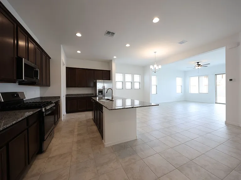 7683 W Smoketree Dr — Photo 4