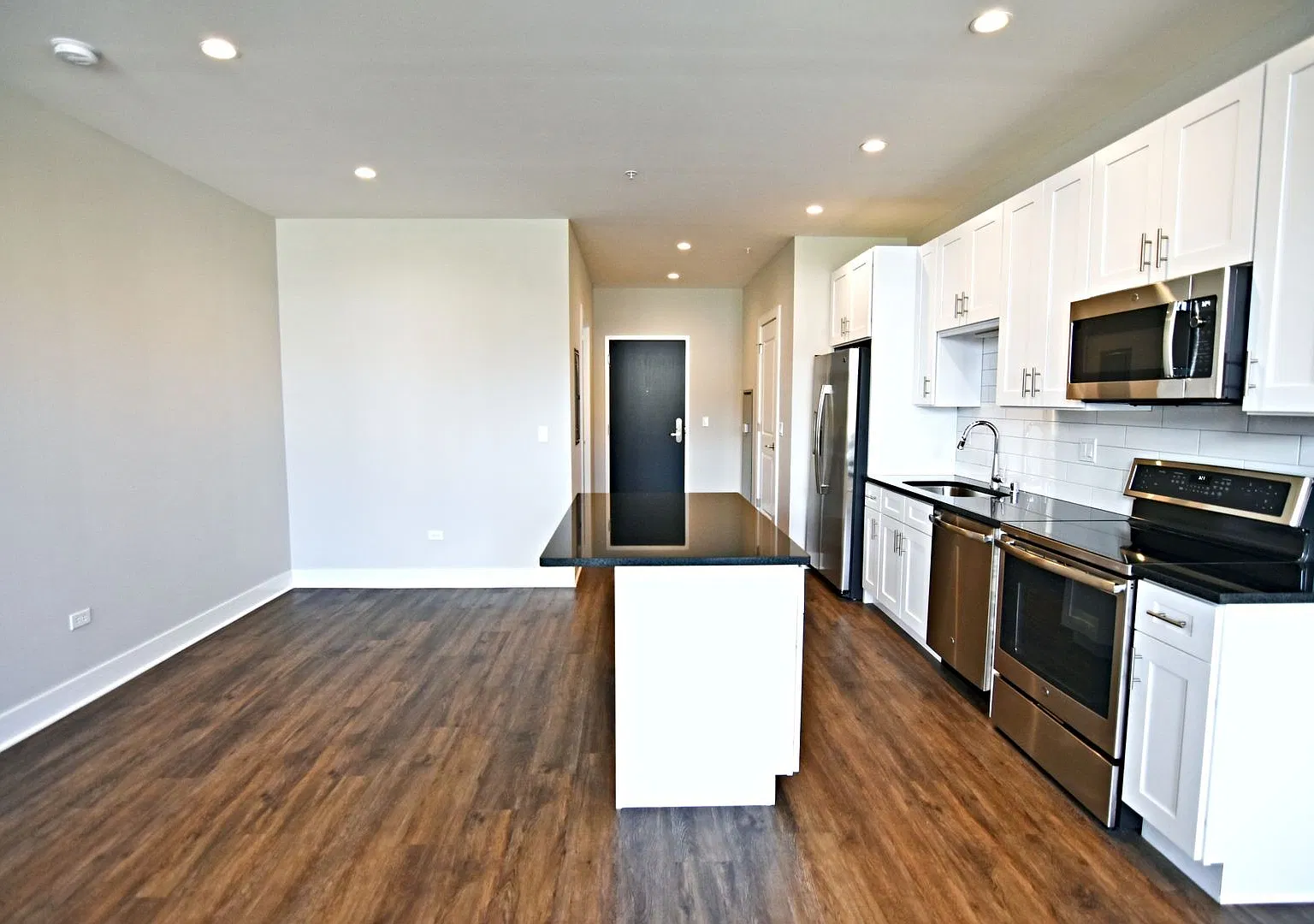 1 bed, 1.0 bath, 764 sqft, $2,750 — Photo 2