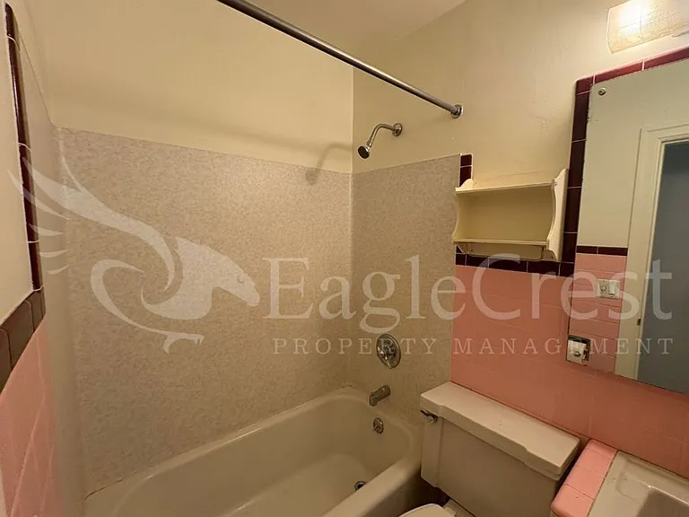 542 E Chestnut St — Photo 25