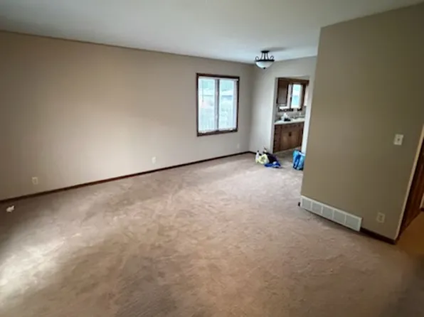 2133-2135 N Garden City Rd #2133, Fremont, NE 68025