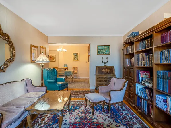 915 E 17th St APT 305, Brooklyn, NY 11230