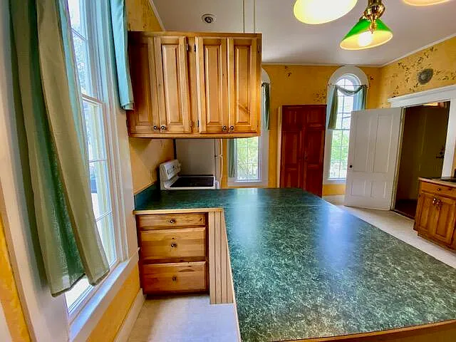 2 bed, 1284 sqft, $2,302 — Photo 3