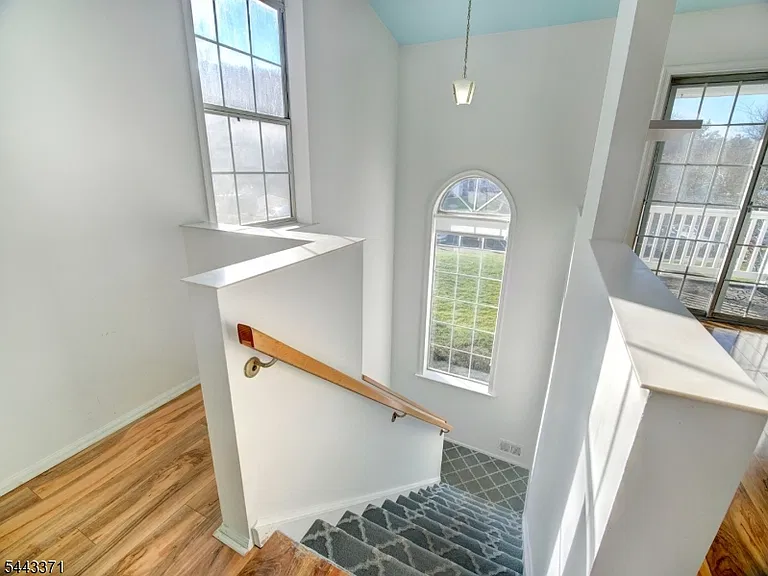 142 Harvest Ln — Photo 3