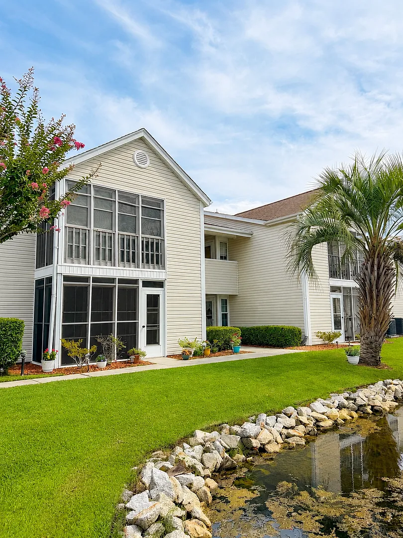 Available Now! 3-Bedroom Condo For Rent With Pond Views In South Bay Lakes — Photo 1