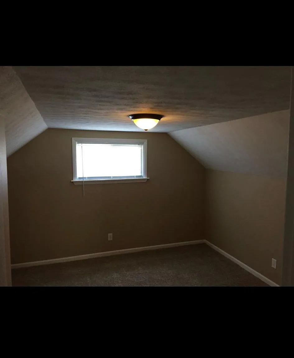 2339 Clyde St — Photo 2
