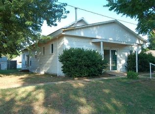 304 SW 5th St, Tuttle, OK 73089