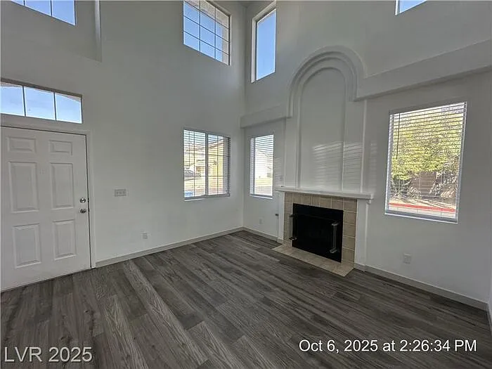 3 bed, 2.5 bath, 1998 sqft, $1,937 — Photo 3