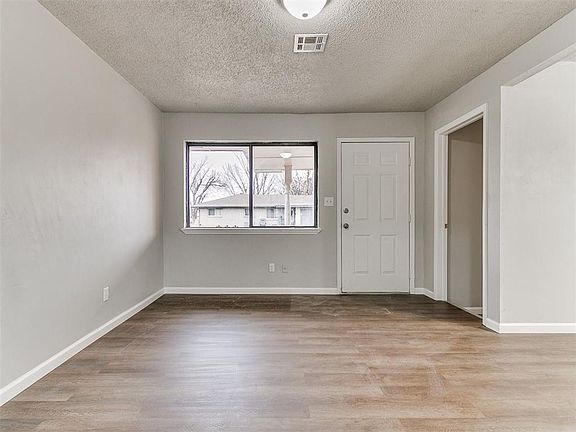 4th image of 923 SW 3rd St