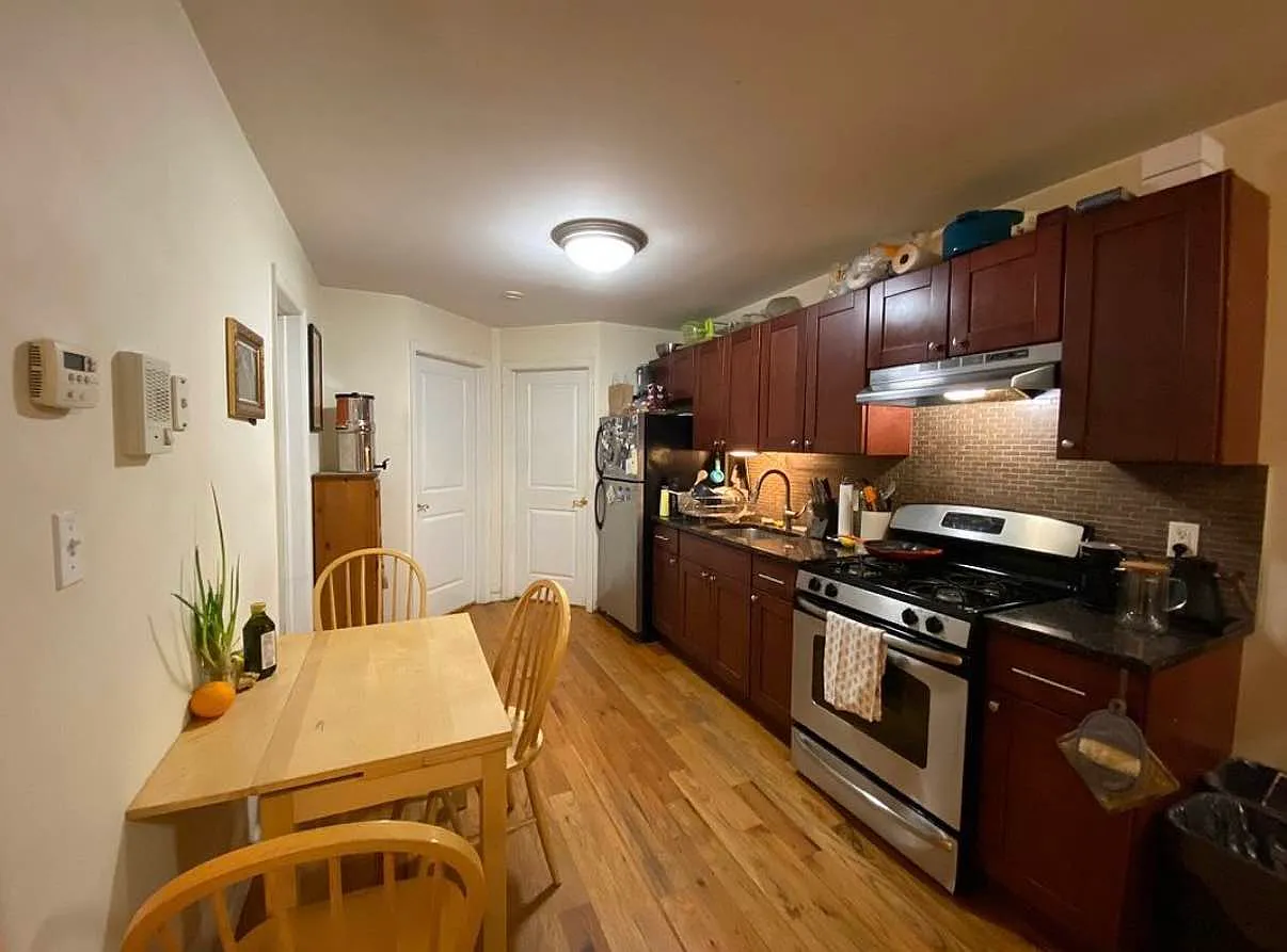 49 Vernon Avenue — Photo 2