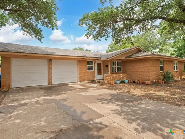 1305 W Three A St, Mc Gregor, TX 76657
