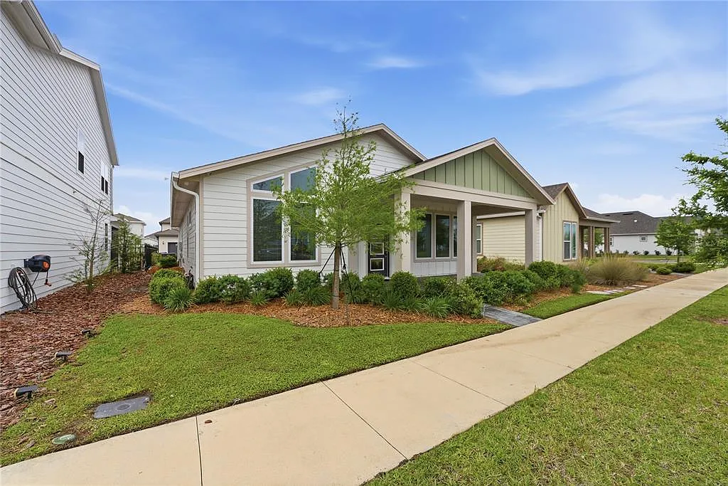 3 bed, 2.0 bath, 2583 sqft, $2,850 — Photo 4