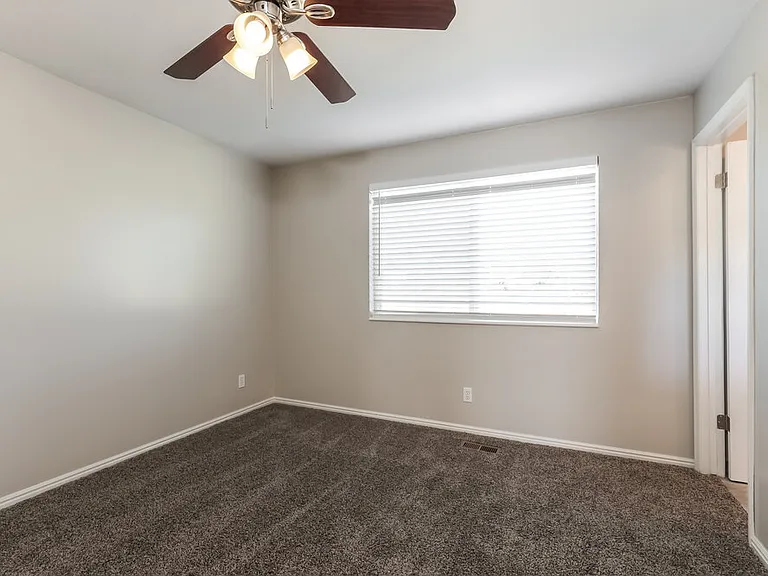 8492 S Merrick Ct — Photo 11