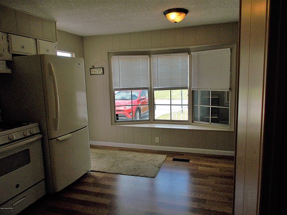 4th image of 1005 Oriole Cir