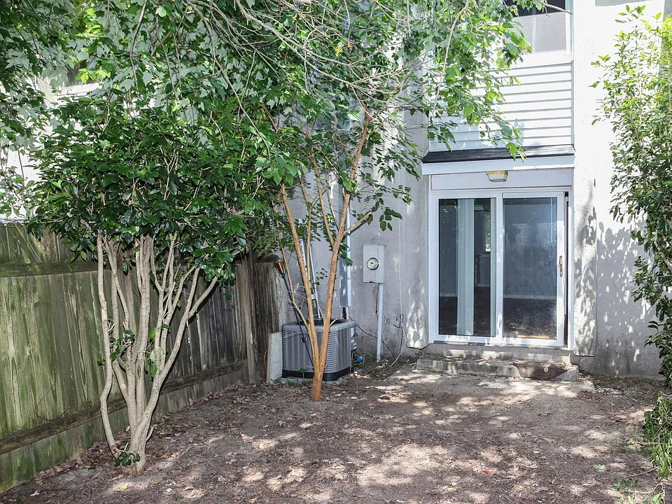 751 Center St