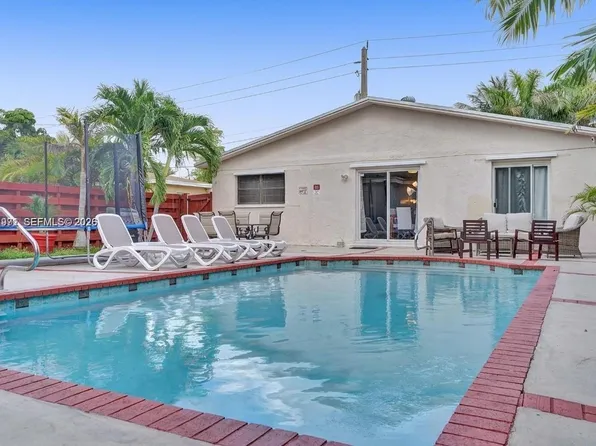 208 SW 2nd Ave, Hallandale, FL 33009