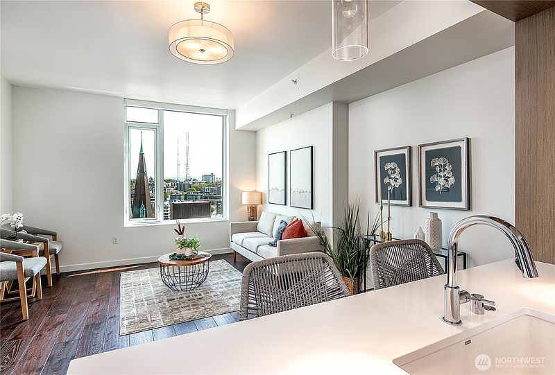 3rd image of 1321 Seneca Street #1102