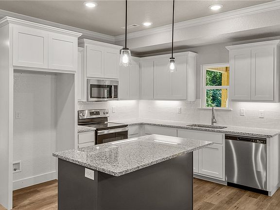 5th image of 7 Blandford Ln