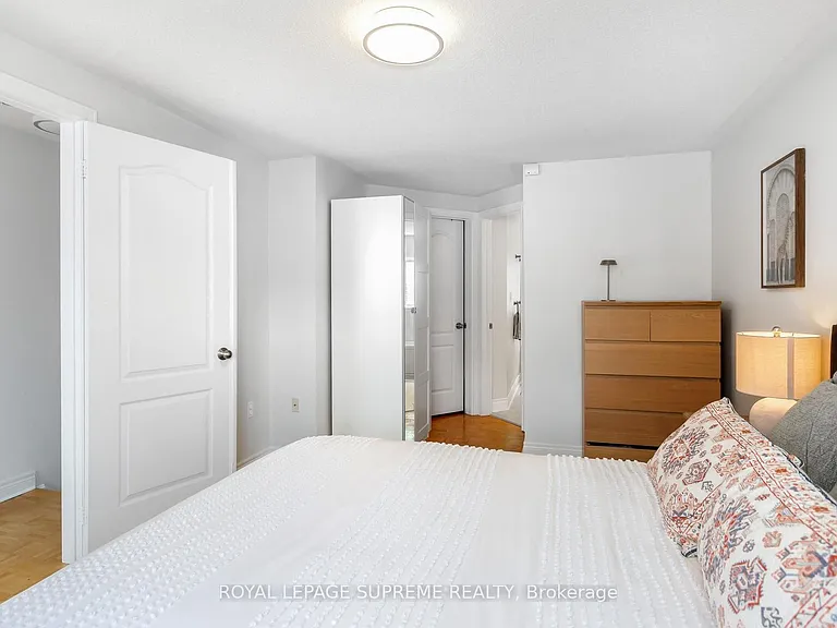 16 Lightbourn Ave — Photo 33
