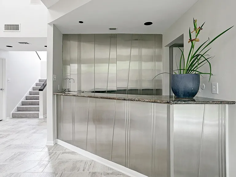 5300 Mercer St #9 — Photo 9