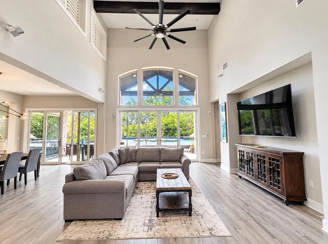 4 bed, 4.0 bath, 3760 sqft, $3,900 — Photo 3