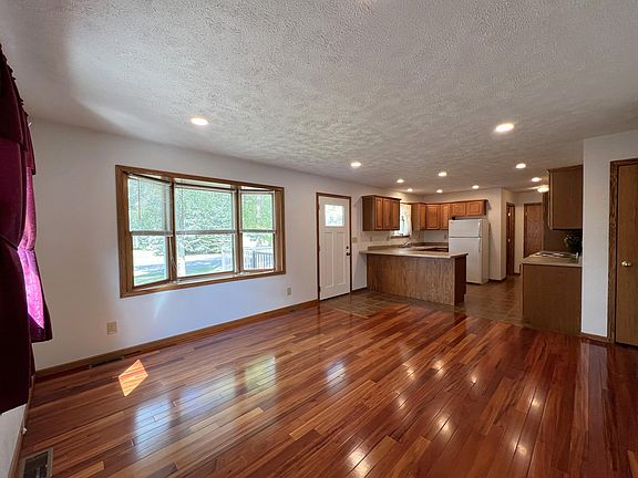 4th image of 520 Beaver St