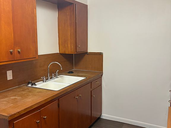 3rd image of 1601 S 7th St #B