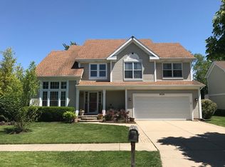 903 Christa Ct, Elk Grove Village, IL 60007