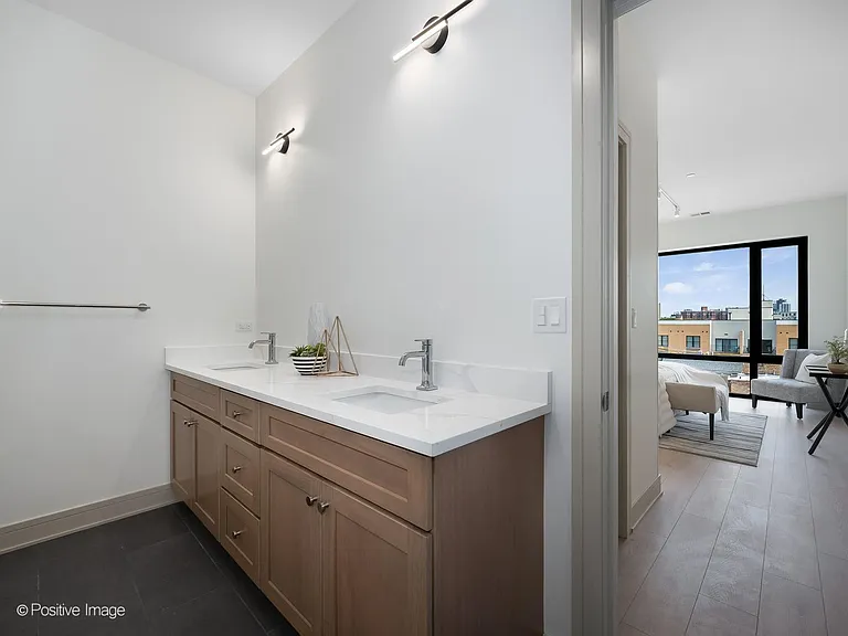 3202 N Racine Ave #204 — Photo 15
