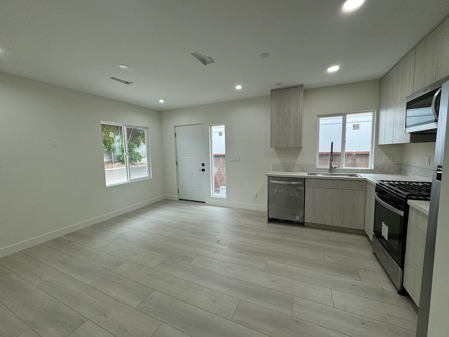 1 bed, 453 sqft, $2,400 — Photo 4