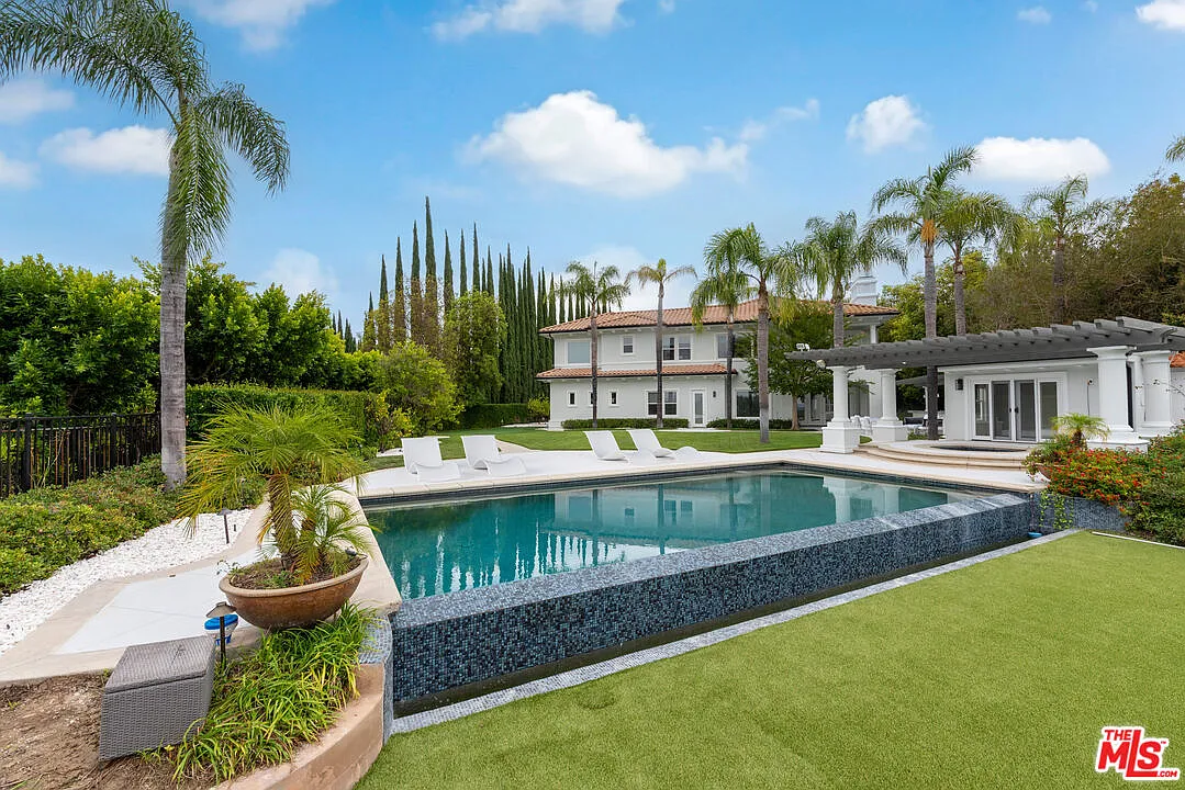 6 bed, 7.5 bath, 6399 sqft, $19,995 — Photo 1