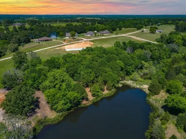 5395 Lago Vista Dr, Athens, TX 75752