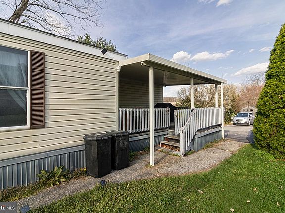 3rd image of 743 Shawna Ave