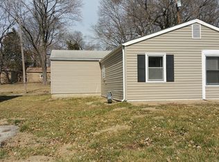 402 Dewey St, Grandview, MO 64030