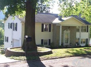 1204 Robin Dr, New Martinsville, WV