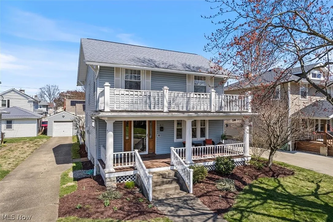 808 Matthias Ave NE photo 1