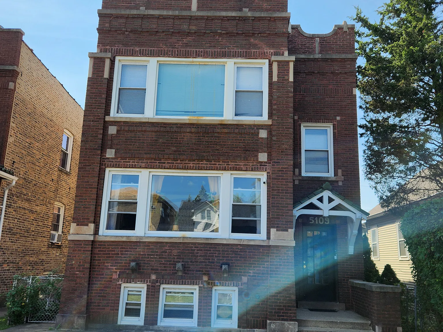 2 bed, 1000 sqft, $1,600 — Photo 1