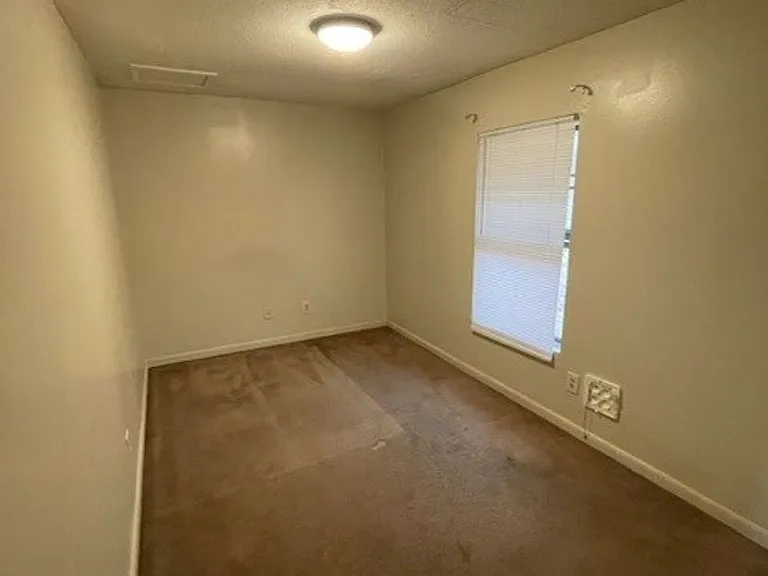 200 Loire Ave — Photo 13