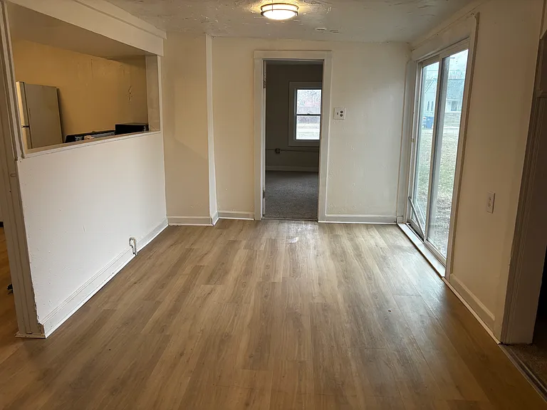 11902 Milligan Ave — Photo 5