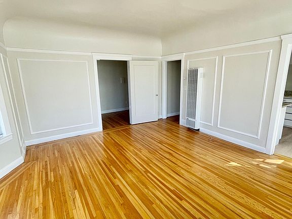 2nd image of 2650 Franklin St #31