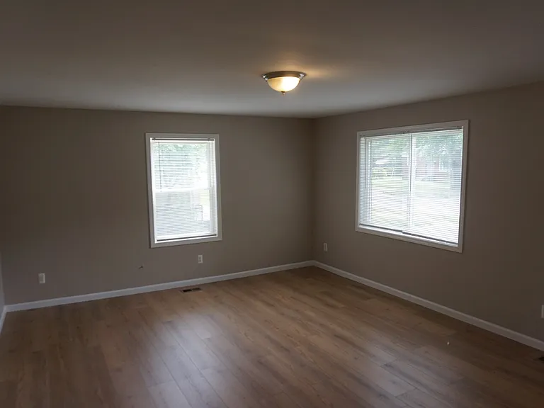 29134 Glenwood St — Photo 5