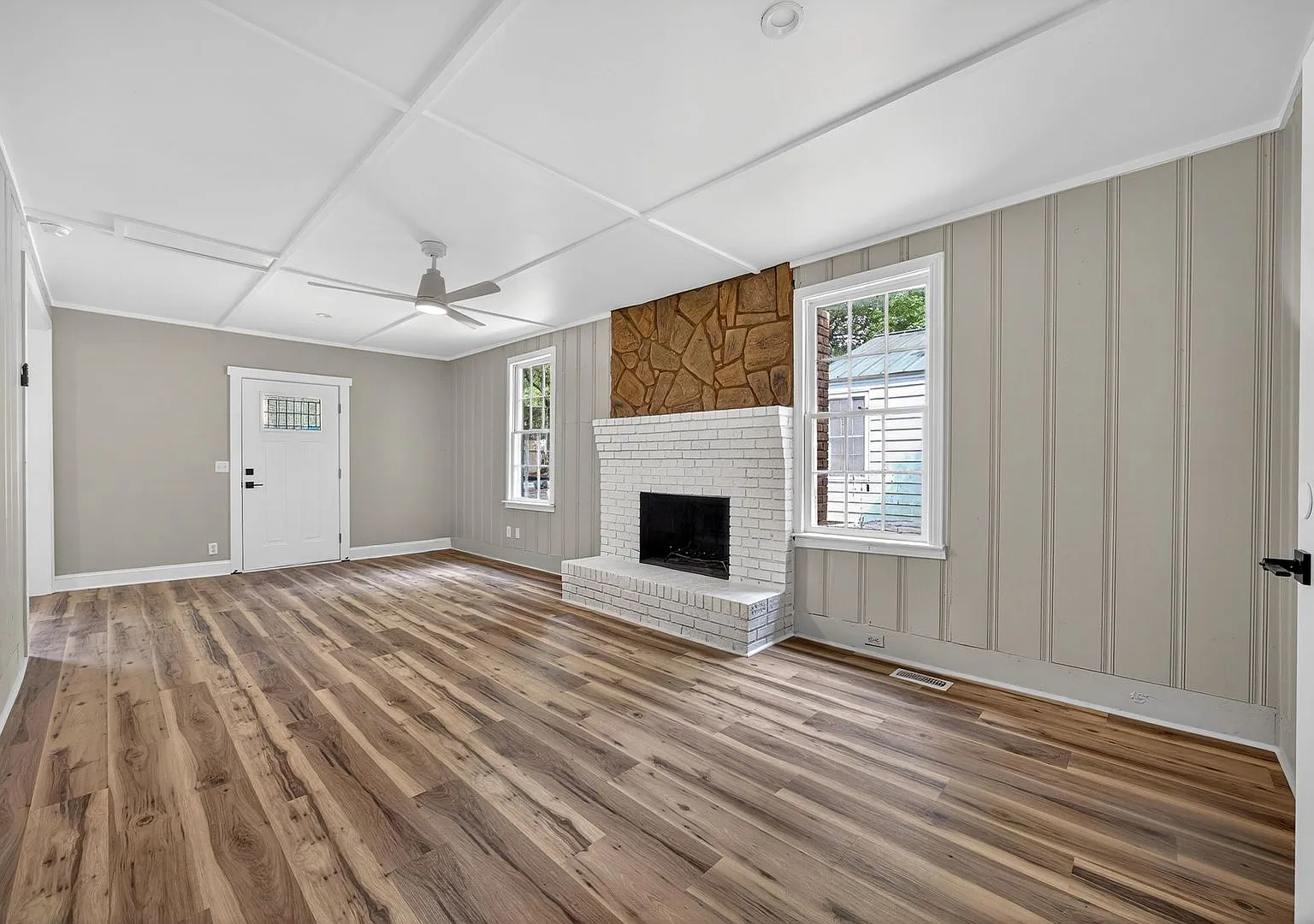 1st Month Free Rent- Sign a Lease by 8-15!! — Photo 3