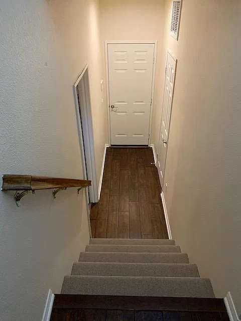 2 bed, 2.5 bath, 1410 sqft, $3,200 — Photo 3
