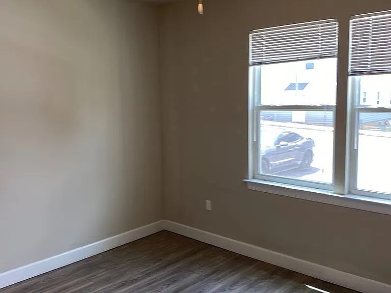 1805 Bellevue Way — Photo 19