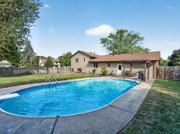 8305 69th St S, Cottage Grove, MN 55016
