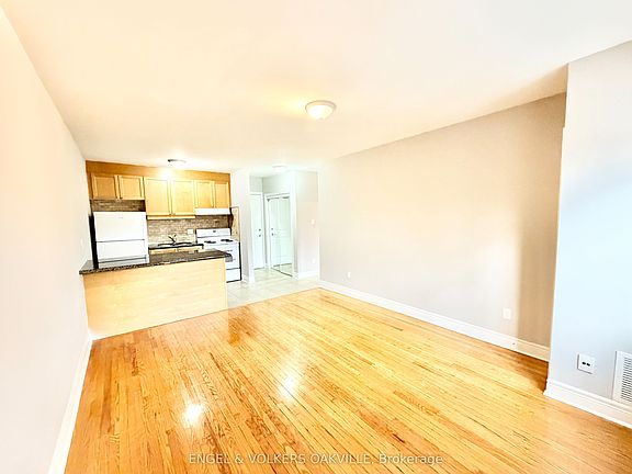 3rd image of 100 25th St #9