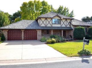 1050 Lake Oaks Dr, Shoreview, MN 55126