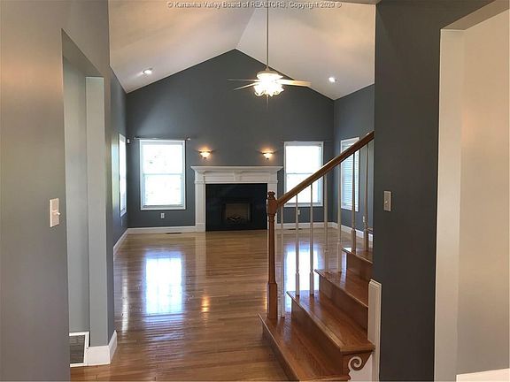 3rd image of 78 Rockcrest Dr