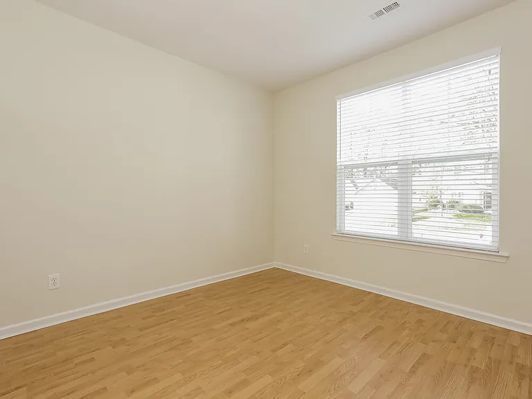8264 Chatham Oaks Dr — Photo 3