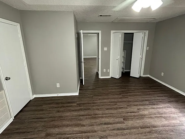 404 Jordan Ln — Photo 6