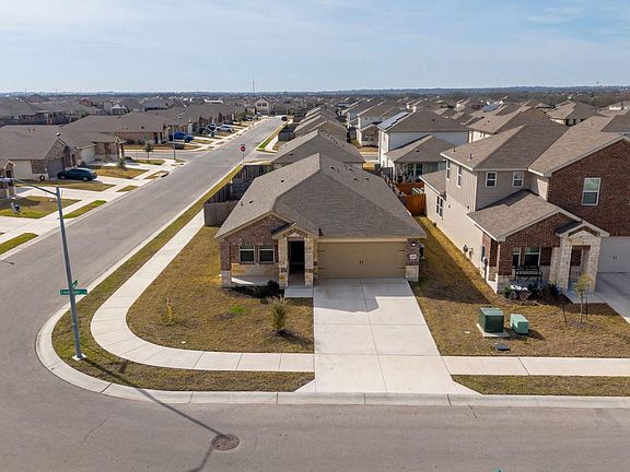 2nd image of 1003 Round Bale Rd